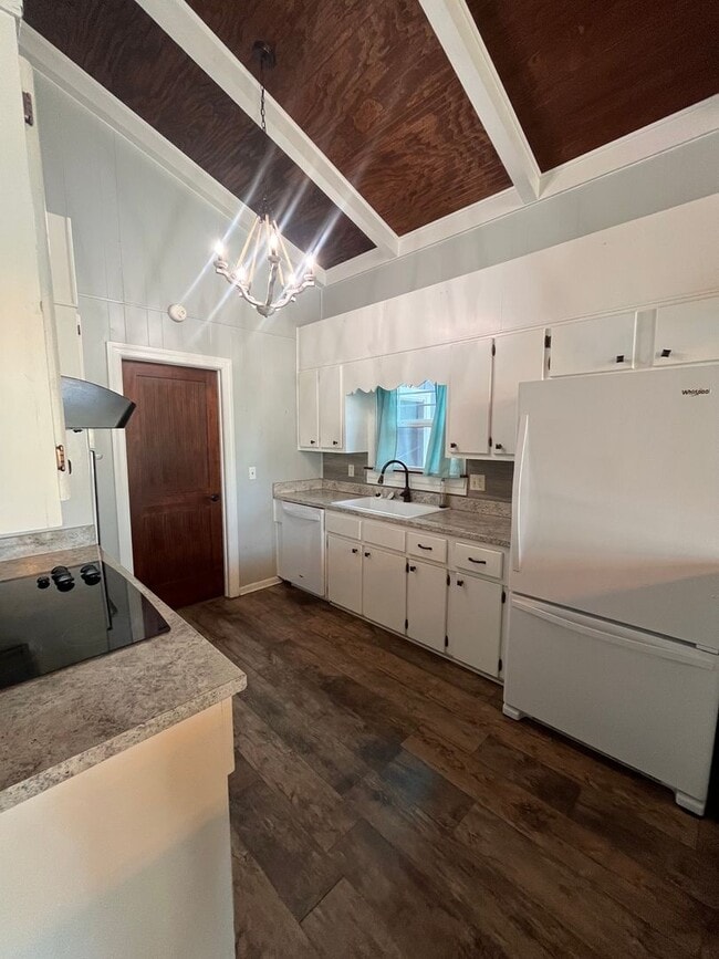 Building Photo - Beautiful lake front home in Lake Park