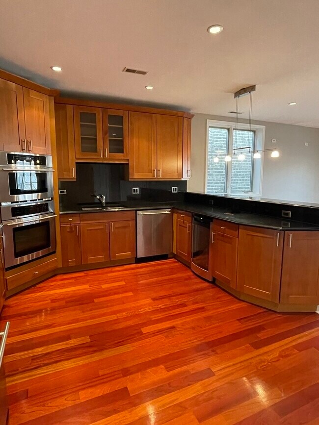 Building Photo - 1457 N Ashland Ave