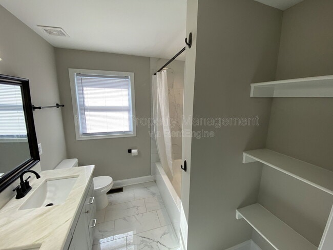 Building Photo - 77 Lakeview Dr
