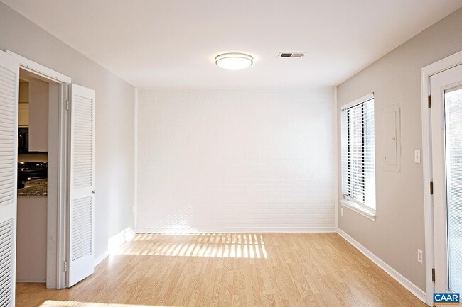 Building Photo - 1032 Cheshire Ct