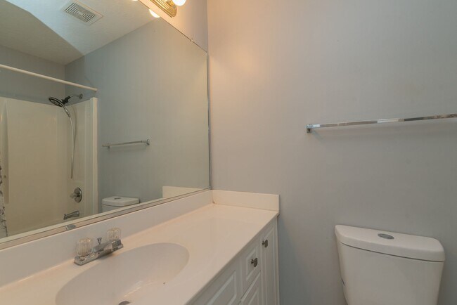 Building Photo - A Smart Home with Room to Roam conveniently located near Doctor's Hospital!
