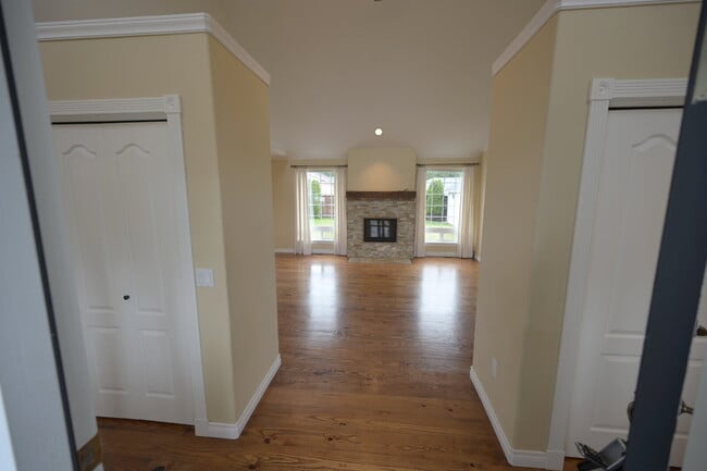 Building Photo - 3 bed 2 bath home near Carrie Blake Park, ...