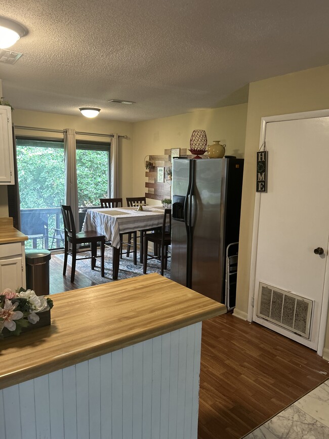 Dining room - 799 Donnell Blvd