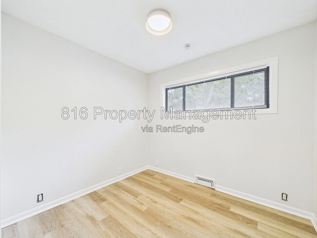 Building Photo - 11230 Corrington Ave