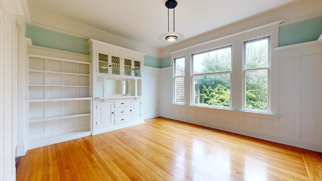 Building Photo - Charming 2BR/1BA in Cole Valley – Garage Parking, In-Unit Laundry & Private Backyard