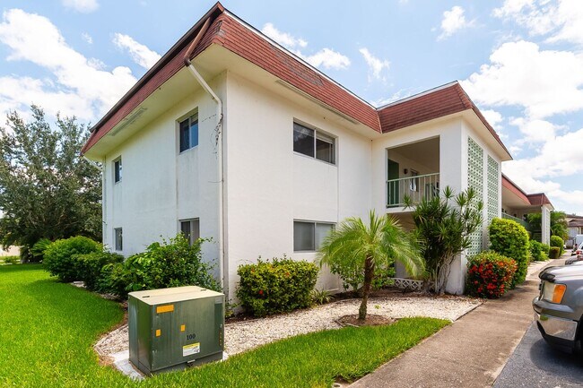 Building Photo - Newly Renovated, 2-Bed, 2-Bath, 2nd Floor ...