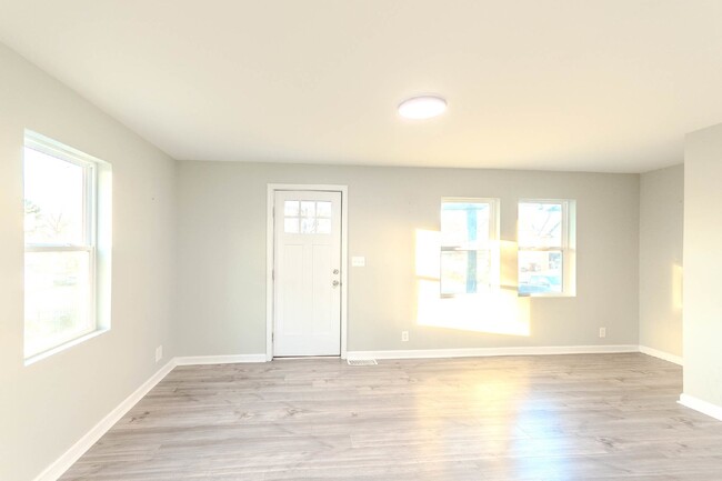 Building Photo - Renovated 2 bed 1 bath in Old Hickory Vill...