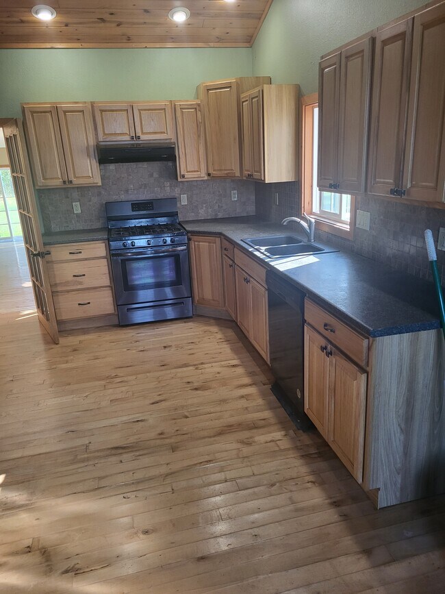 Building Photo - 3001 W 5 Mile Rd