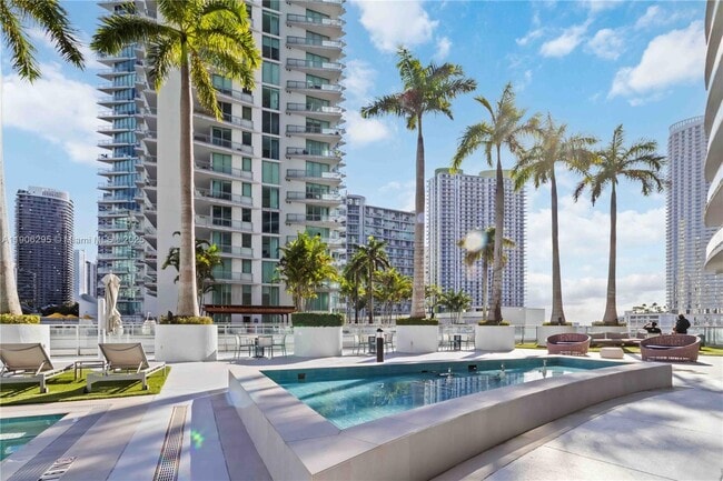 Building Photo - 90 SW 3rd St