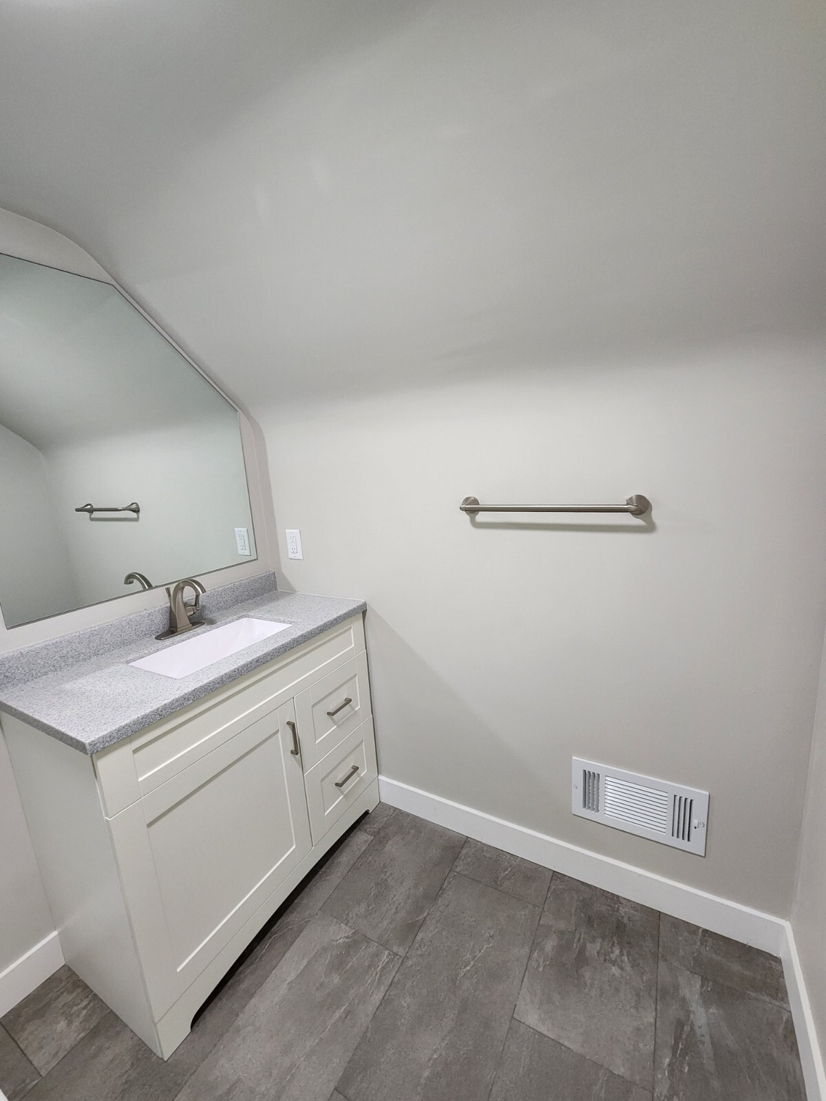 Building Photo - 410 McKinley St