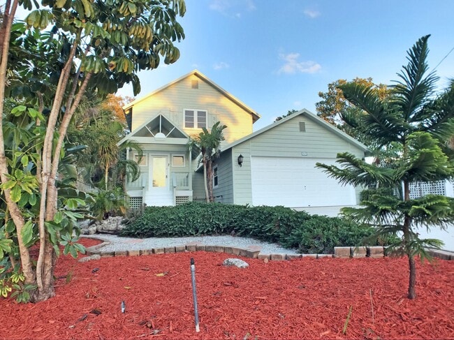 Building Photo - Key West style home on Siesta Key minutes to village and beaches