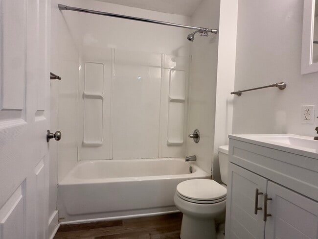 Building Photo - 3245 Boulevard Pl