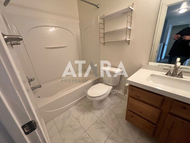 Building Photo - 258 Kestrel Dr