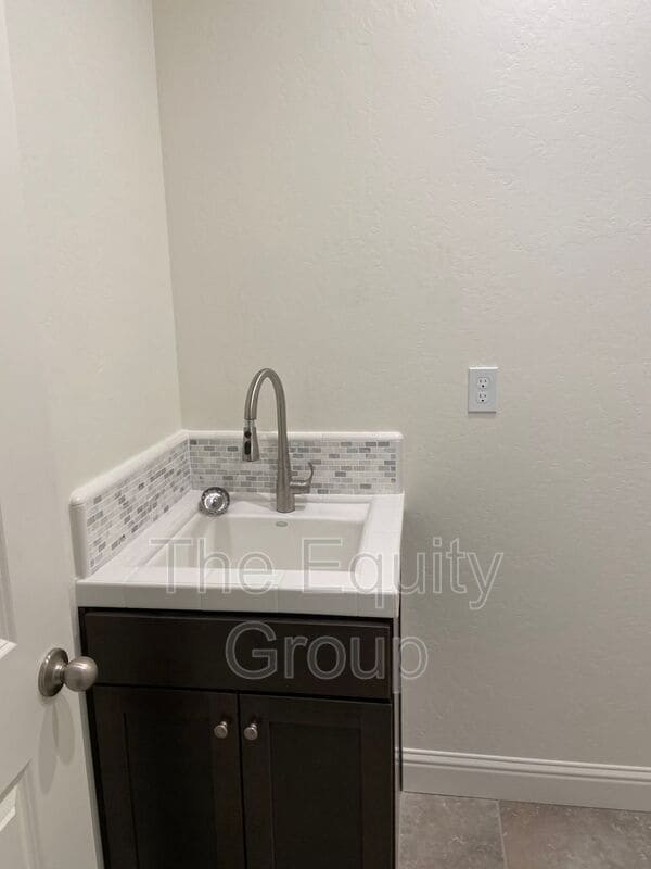 Building Photo - 1829 W Prescott Ave