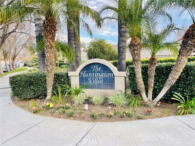 Building Photo - 9753 La Jolla Dr