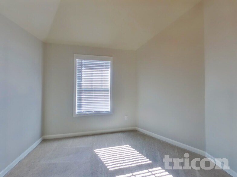 Building Photo - 131 Huntsman Dr