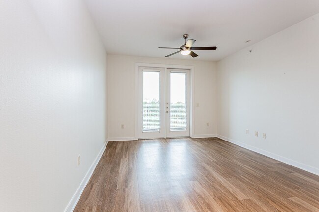 Building Photo - 1900 Barton Springs Rd