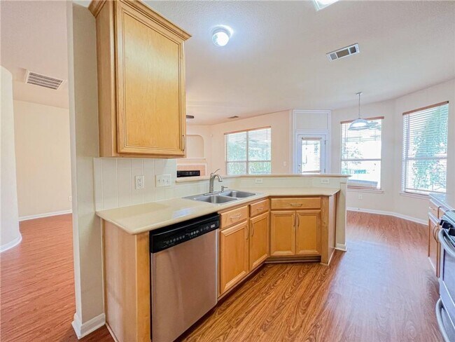 Building Photo - 1009 Hidden View Pl