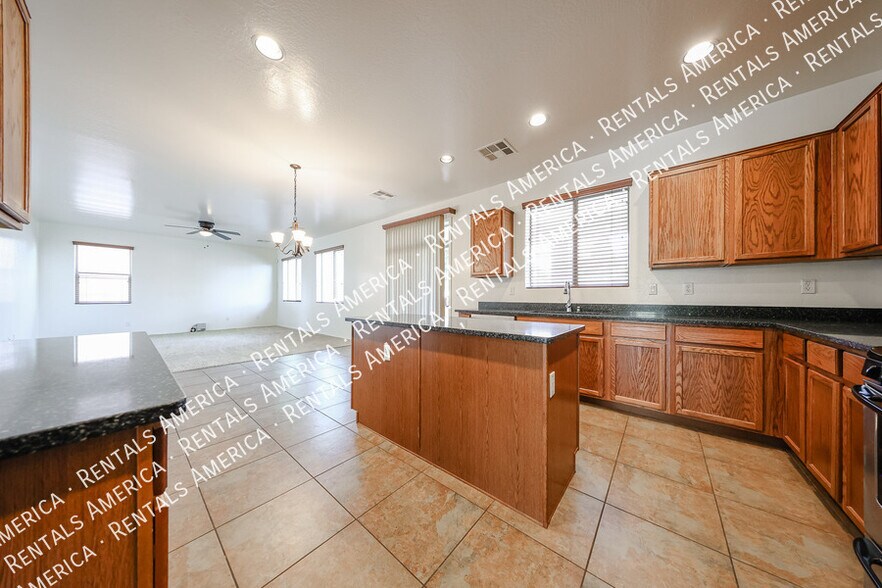 Building Photo - 43608 Caven Dr