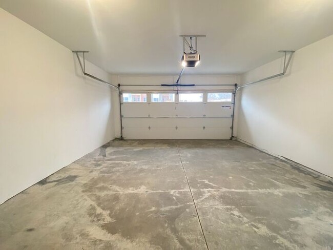 Building Photo - $1,925 | 3 Bedroom, 2.5 Bathroom Townhome ...