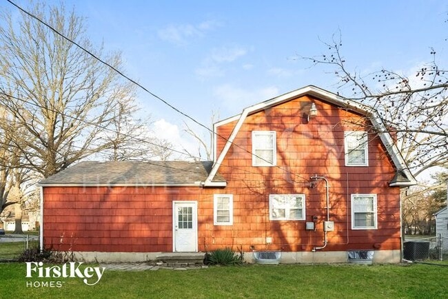 Building Photo - 9648 Roe Ave