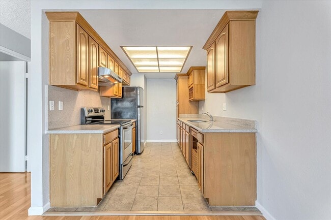 Building Photo - 3145 Shofner Pl