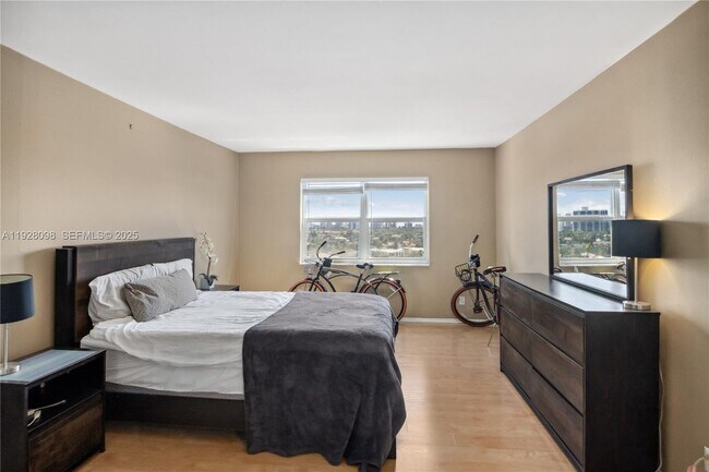 Building Photo - 401 Golden Isles Dr