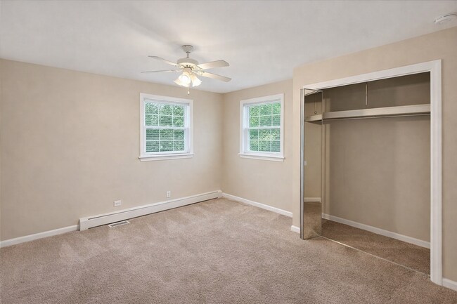 Building Photo - 8604 W Carmen Ave