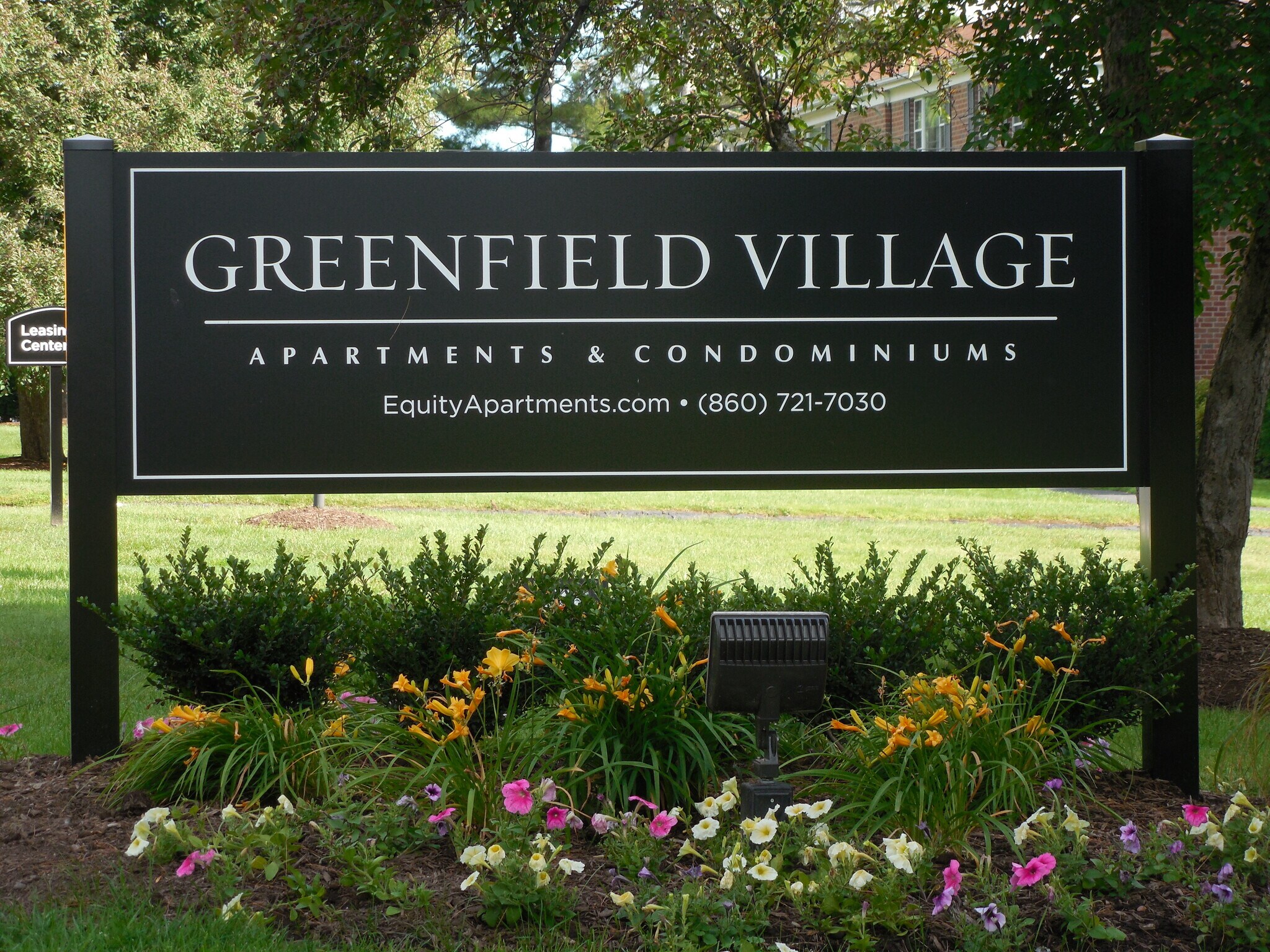 Building Photo - 37 Robbins Ln