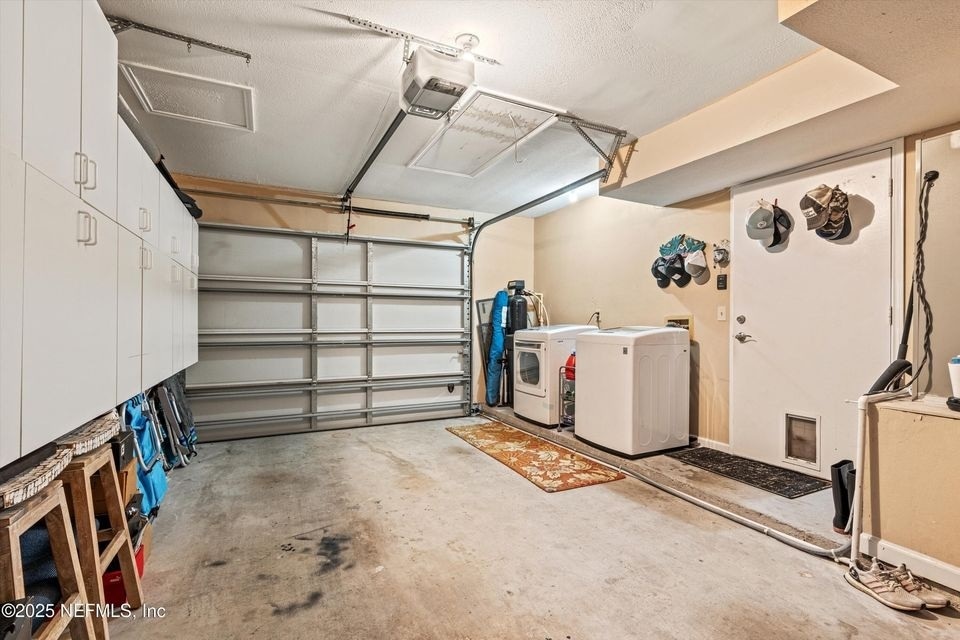 Garage - 132 La Pasada Cir W