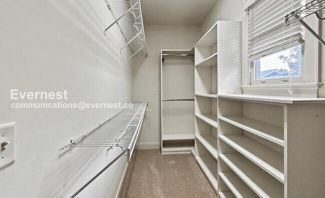 Building Photo - 2067 Ross Park Way