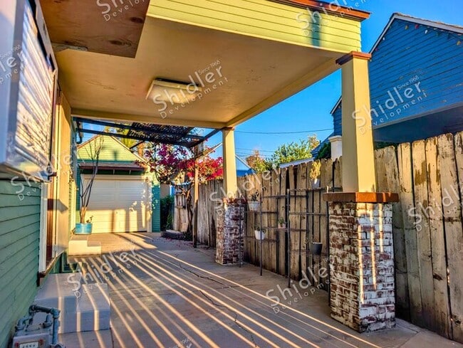 Building Photo - Upgraded Bungalow with Garage