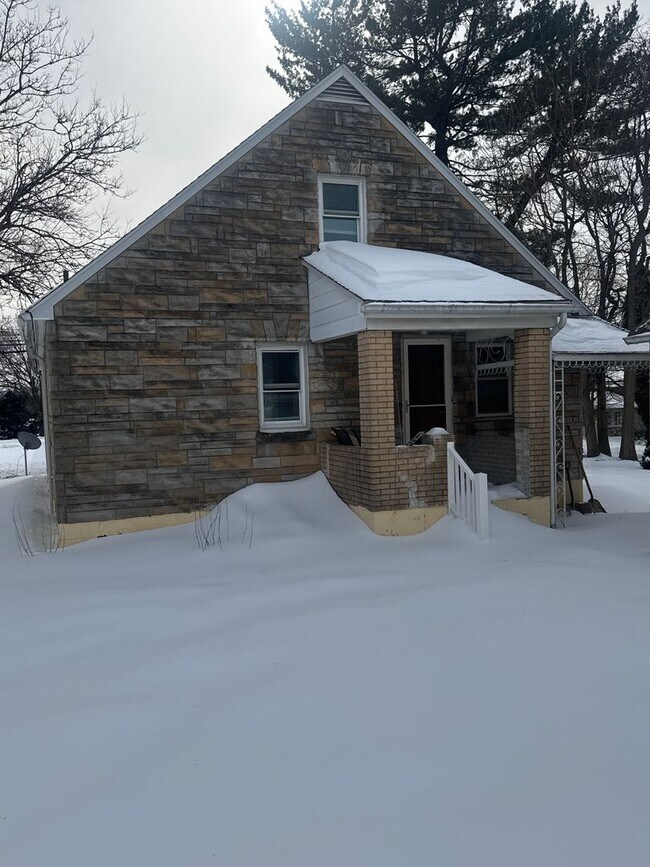 Building Photo - Newly Renovated 3-bedroom, 1-bathroom home in Bethlehem Township