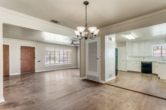 Building Photo - Charming 3-bedroom in the heart of Monticello Park