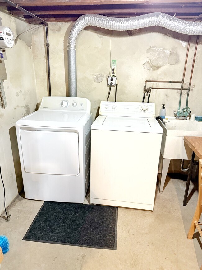 Building Photo - 2635 S Bouvier St