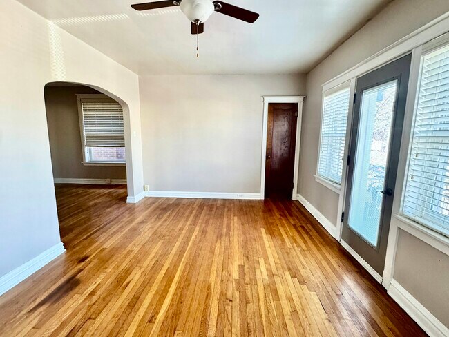 Building Photo - 4930 Tholozan Ave