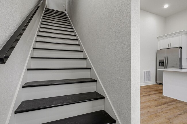 Building Photo - 325 Houghton St