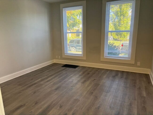 Building Photo - 1427 Wall St