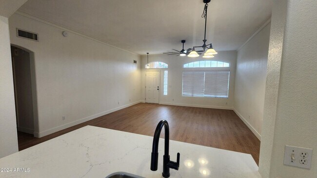 Building Photo - 2050 W Boulder Ct