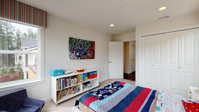 Building Photo - Issaquah highlands 5 bedroom plus Den and 5.5 bathroom newer home with a lot of amenities!!!  A m...