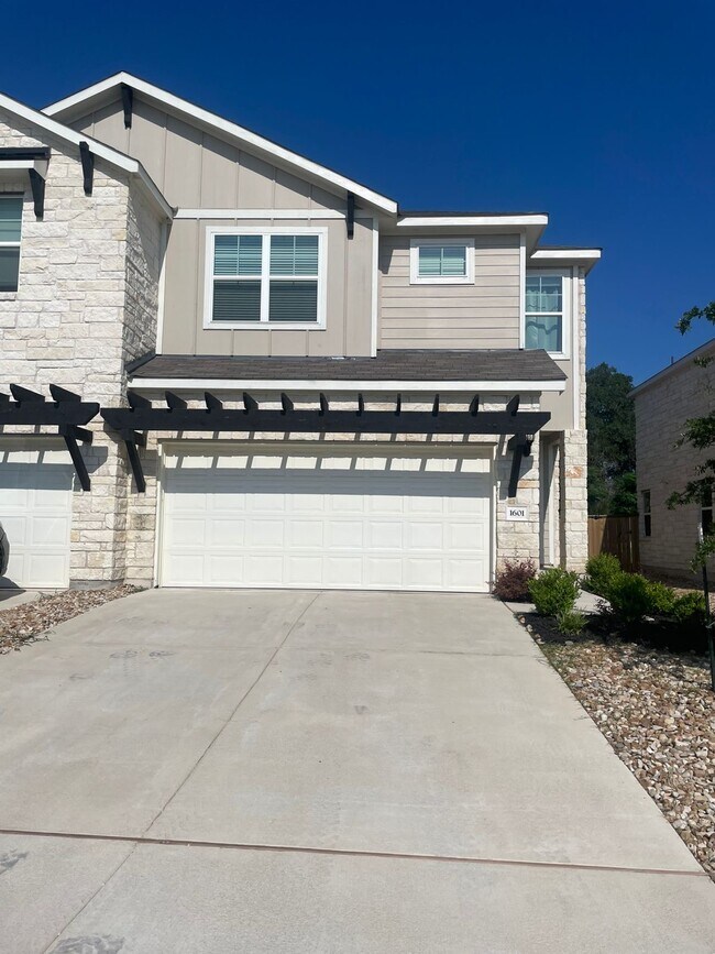Building Photo - 1601 Fenton Hl Dr