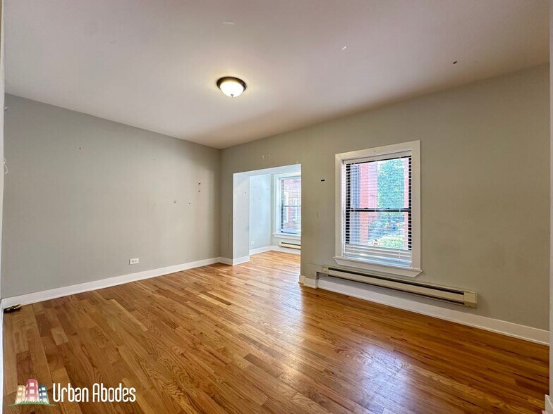 Building Photo - 4426 N Wolcott Ave