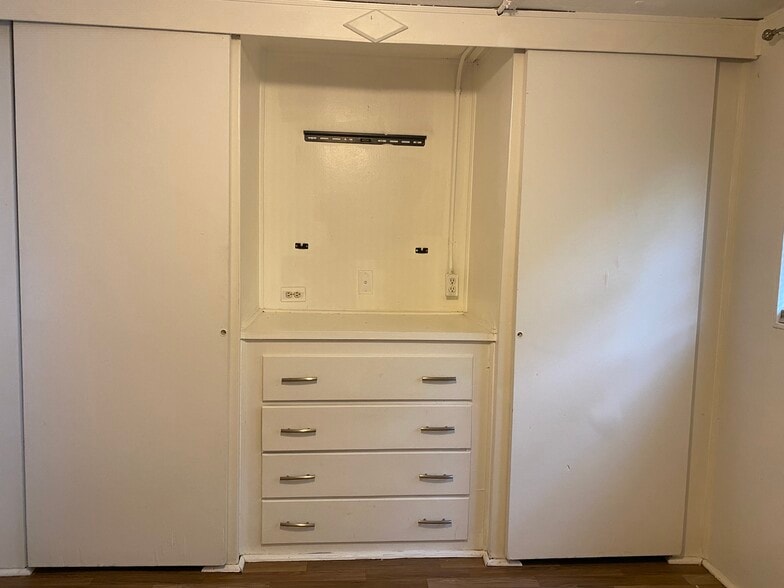 Building Photo - 117 Lucy Ln