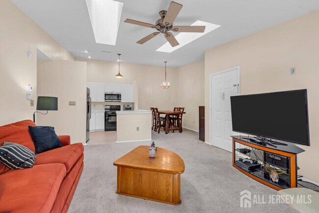 Building Photo - 66 Iroquois Dr