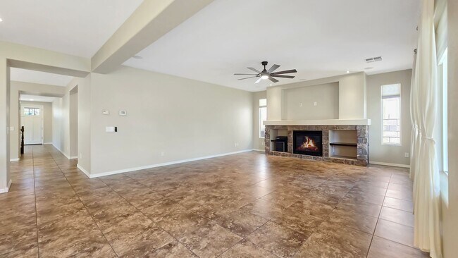 Building Photo - Upgraded kitchen and lots of sq ft in Verrado!