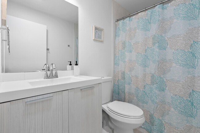 Building Photo - 670 Hernando St