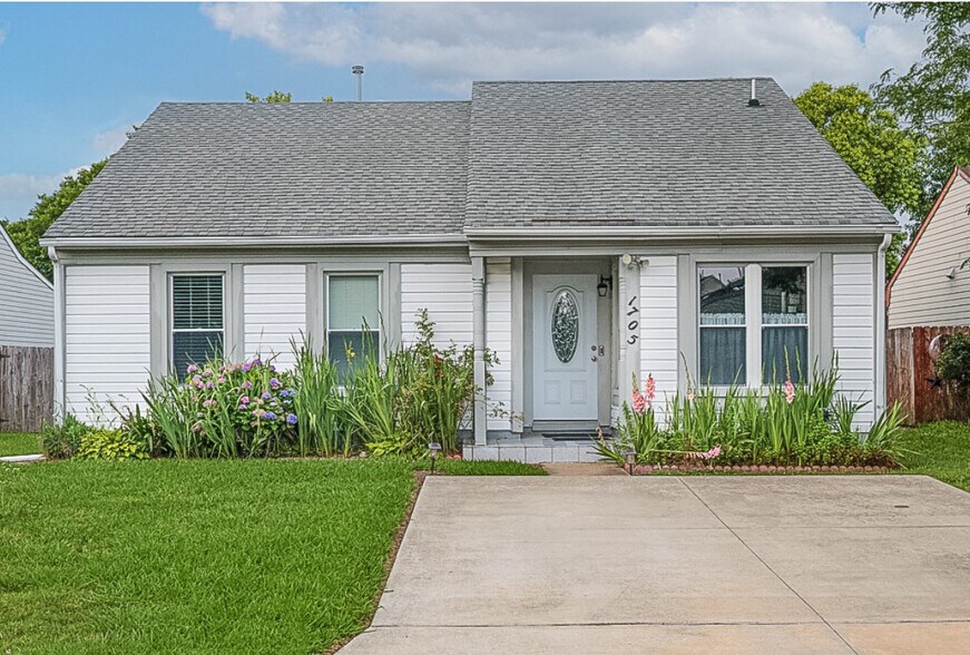 Primary Photo - 1705 Maryus Ct