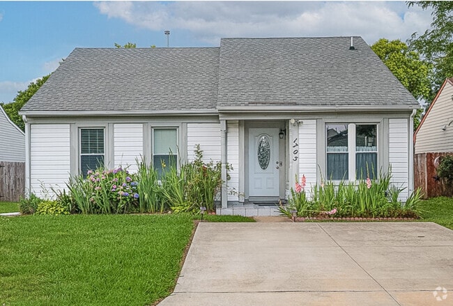 Building Photo - 1705 Maryus Ct