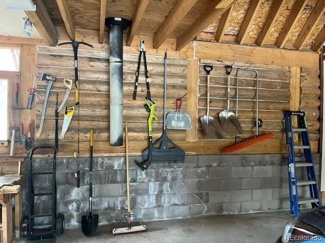 Building Photo - Mountain Log Home for Rent with views and ...