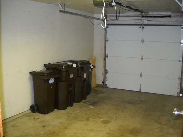 Building Photo - North Boulder Townhome, 1 Car Garage, Wood...